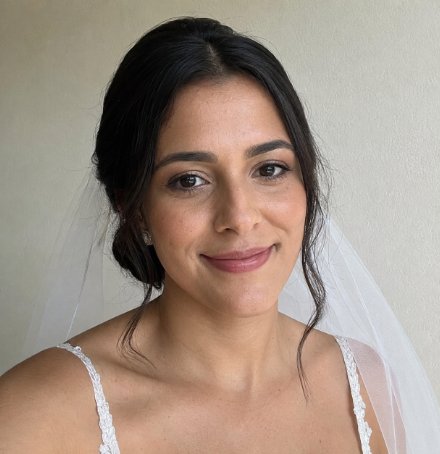 penteado de casamento com véu na própria foto